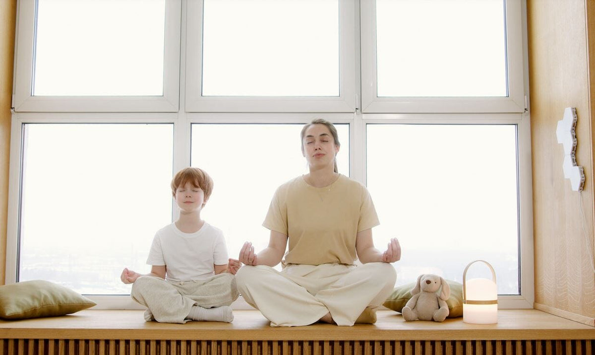 méditation femme enfant